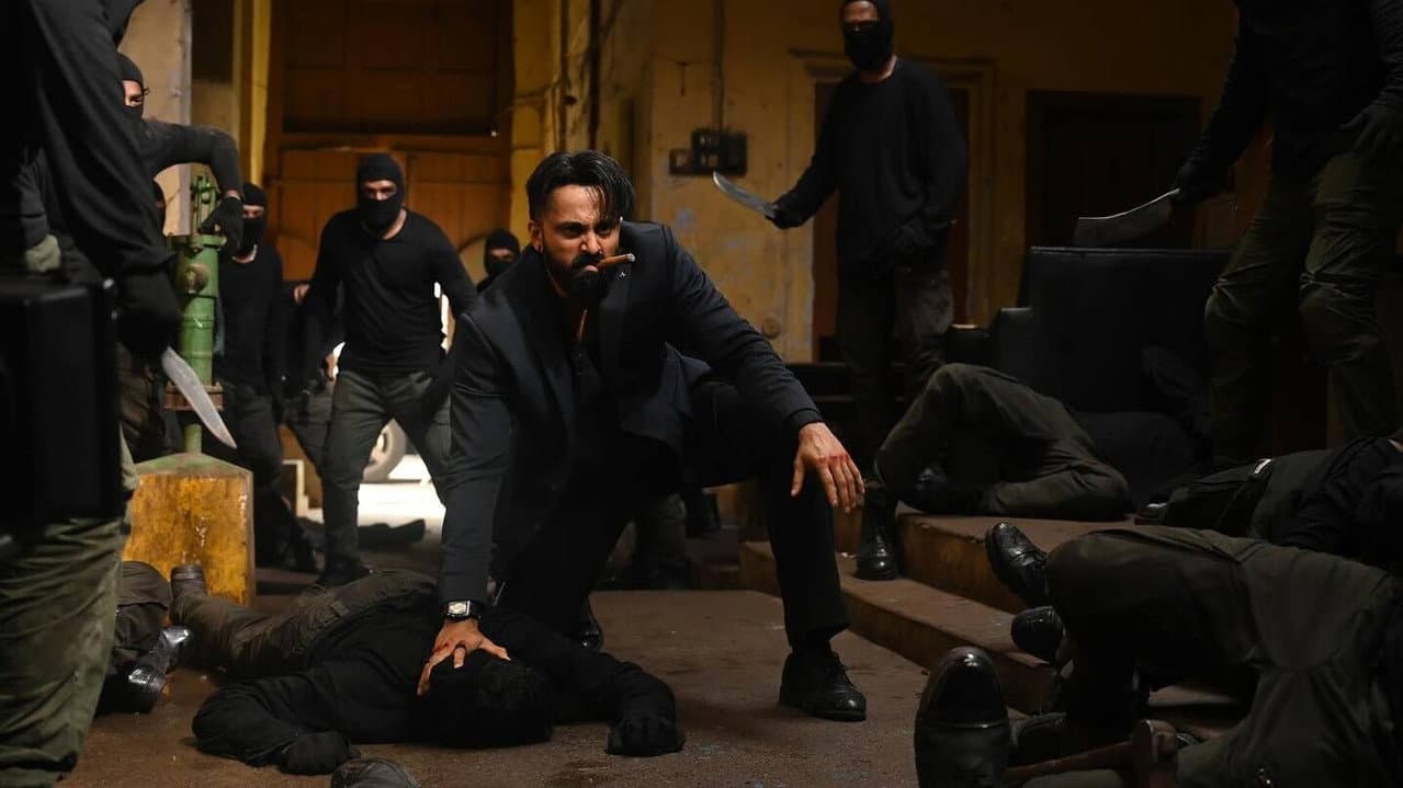 Marco Movie Review: A Gripping Thriller Unpacked still 5