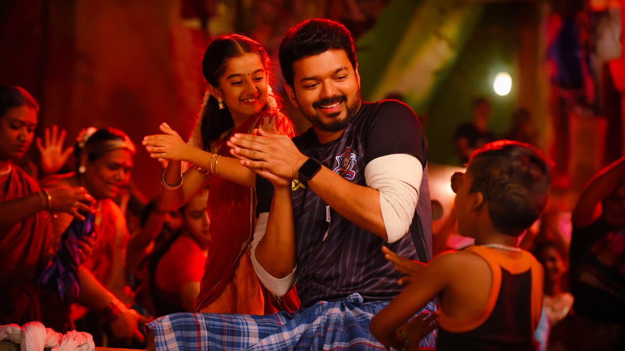 Bigil still 5