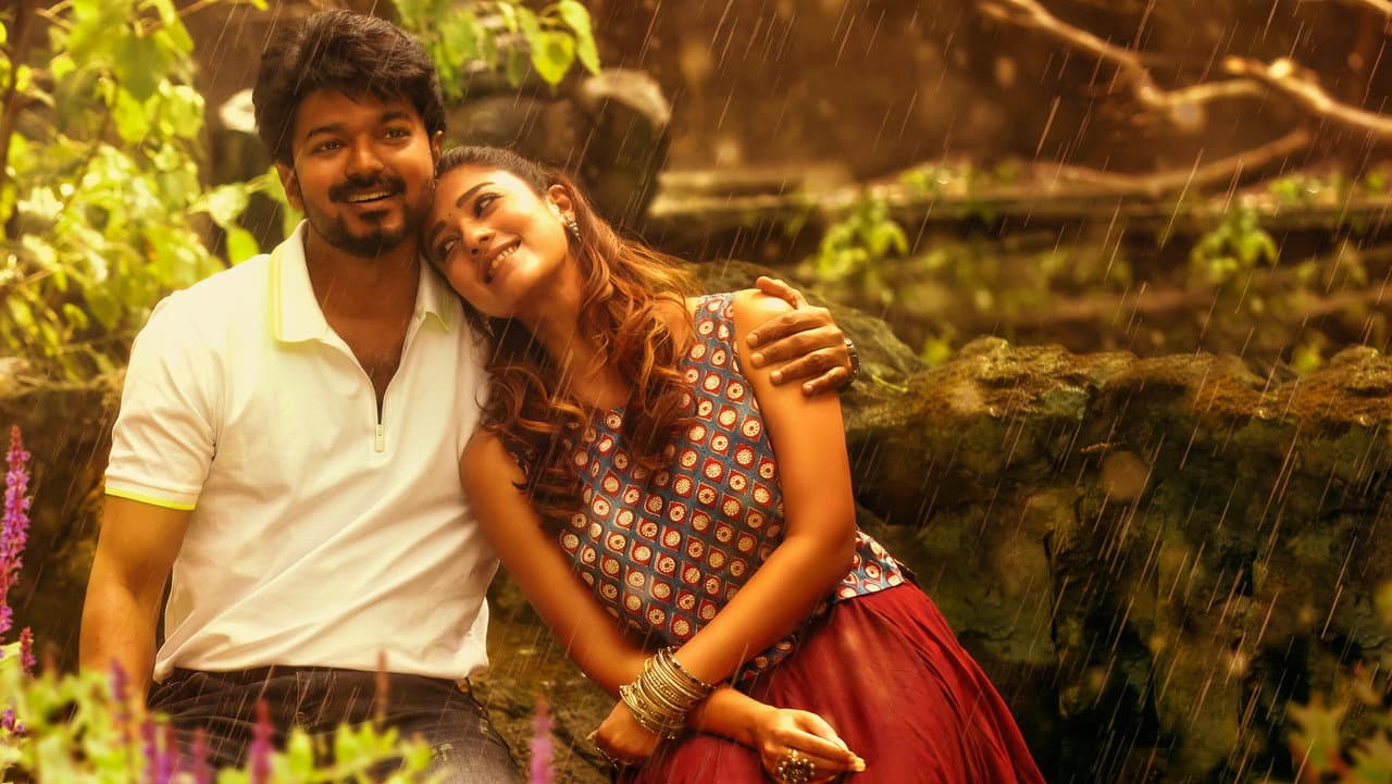 Bigil still 2