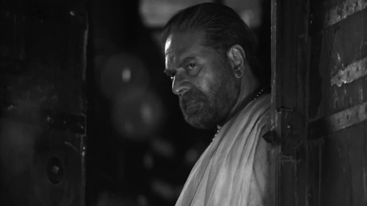 Bramayugam Movie Review: A Haunting Malayalam Masterpiece still 4